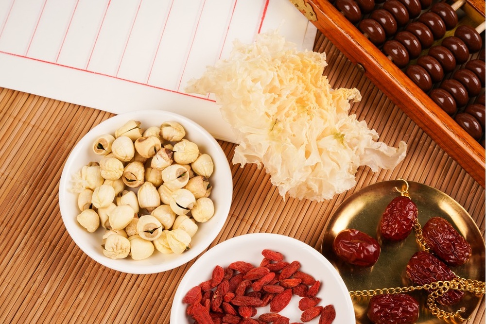 银耳莲子羹 传统滋补品中的润养佳品